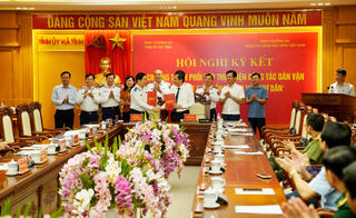 Cảnh sát biển đồng hành với ngư dân Hà Tĩnh