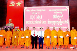 Hậu Giang họp mặt mừng Tết Chôl Chnăm Thmây