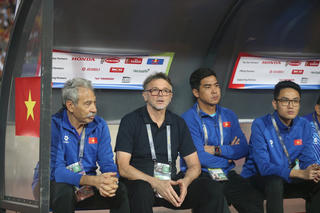 Tìm người vực lại niềm tin