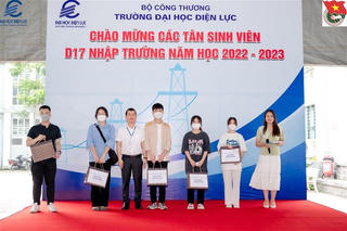 Khóa D17 – Đại học Điện lực: Nô nức ngày nhập học của tân sinh viên