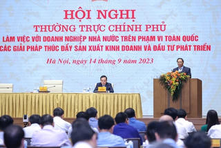 Thủ tướng mặc niệm tưởng nhớ các nạn nhân tử vong do cháy, lũ quét trước khi diễn ra hội nghị