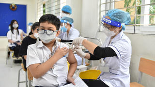 Vaccine bảo vệ trẻ đến trường