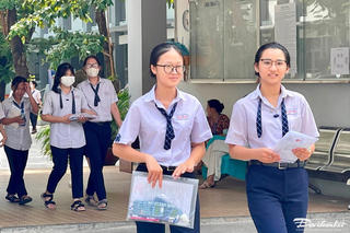 Thí sinh ở TPHCM vui buồn lẫn lộn sau môn thi tổ hợp