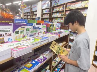 Sách giáo khoa cho năm học mới: Không lo thiếu, chỉ sợ lãng phí
