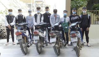 'Đứng lên ngồi xuống' và bài học an toàn giao thông