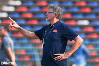 HLV Philippe Troussier triệu tập Quang Hải, Công Phượng lên tuyển