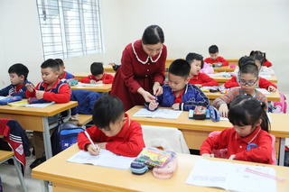 Miễn học phí cho học sinh trường công: Đột phá bước vào kỷ nguyên mới