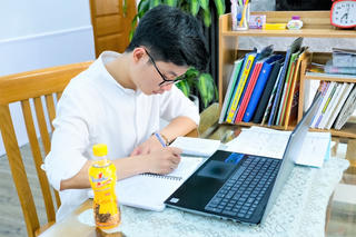 Đâu là áp lực khi theo đuổi ngành nghề liên quan đến sáng tạo?