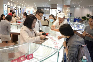 Nhộn nhịp thị trường ngày vía Thần Tài