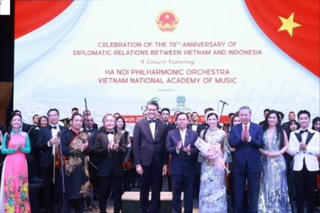 Tổng Bí thư và Phu nhân dự hòa nhạc kỷ niệm 70 năm quan hệ Việt Nam-Indonesia