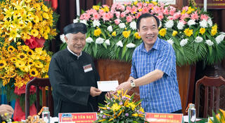 Phó Chủ tịch Ngô Sách Thực chúc mừng Đại lễ khai sáng đạo Phật giáo Hòa Hảo