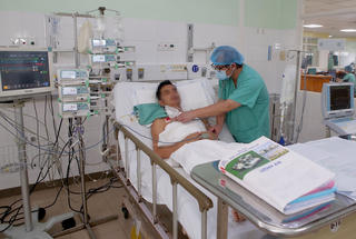 Nam bệnh nhân được cứu sống nhờ trái tim của người phụ nữ hiến tặng