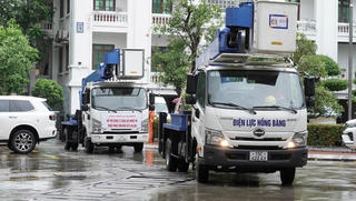 Hải Phòng: Thợ điện giỏi hỗ trợ Nghệ An khắc phục lưới điện sau bão số 5