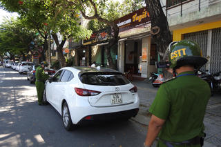 Đà Nẵng: Bức bách chỗ đậu, đỗ ô tô