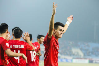 Tiến Linh ngẩng cao đầu với cú đúp ngoạn mục