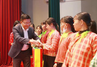 Phó Thủ tướng Lê Thành Long thăm, tặng quà Tết tại tỉnh Lạng Sơn