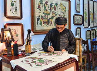 Để 'màu dân tộc sáng bừng trên giấy điệp'