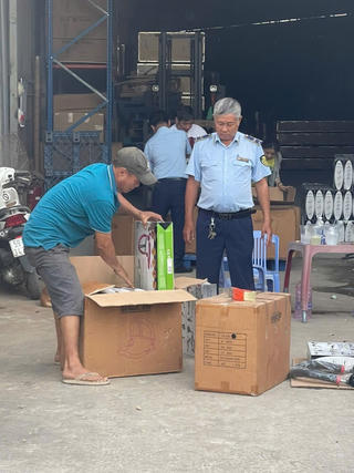 Cuối năm, hàng lậu lại 'nóng'