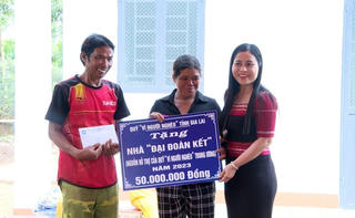 Gia Lai: Bàn giao nhà Đại đoàn kết cho hộ nghèo 