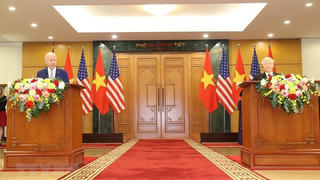 Tổng Bí thư Nguyễn Phú Trọng và Tổng thống Hoa Kỳ họp báo chung
