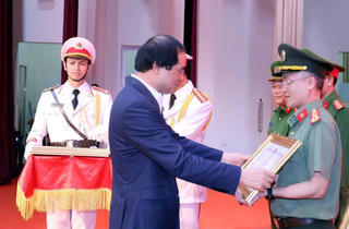 Lào Cai: Trao thưởng Công an tỉnh vì triệt phá sòng bài, tạm giữ hơn 720 tỷ đồng