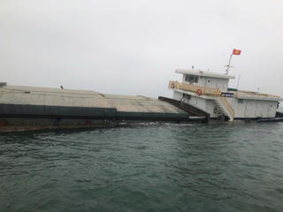 Hải Phòng: Cứu nạn 4 thuyền viên trên tàu đâm phải đá ngầm