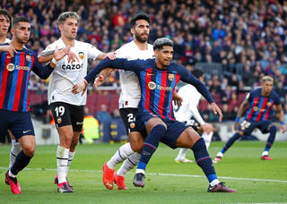 Raphinha ghi bàn duy nhất giúp Barcelona đánh bại Valencia