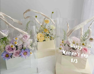 Hoa đóng hộp được ưa chuộng dịp 8/3