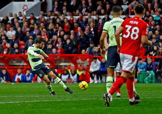 Bị Nottingham cầm hòa, Man City mất ngôi đầu bảng