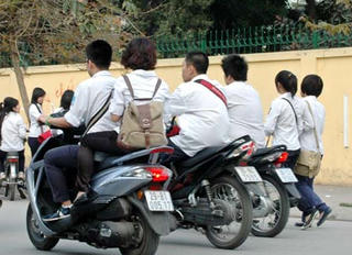 Giao xe cho người chưa đủ tuổi lái xe bị xử lý thế nào?