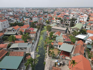 Quảng Ninh: Dân sống khổ bên kênh tiêu thoát nước ô nhiễm, rác nổi lềnh phềnh