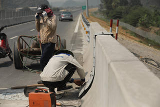 Thưởng tiền cho nhà thầu, tại sao không?