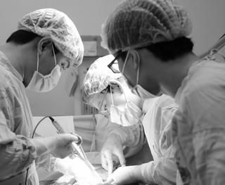 Giúp thanh niên thoát 'án tử' khi mang khối u hơn 8kg trong ổ bụng