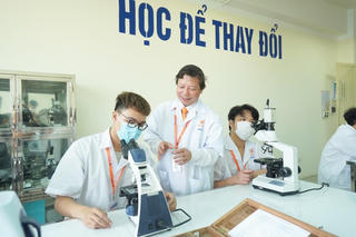 Tăng học phí có phải là 'màng lọc'?