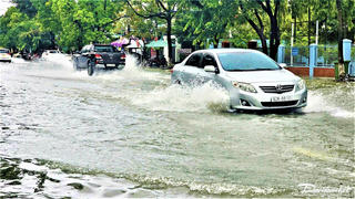 Quảng Nam: Mưa lớn gây ngập nước sâu một số tuyến đường TP Tam Kỳ