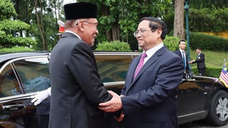 Thủ tướng Phạm Minh Chính đón Thủ tướng Malaysia thăm chính thức Việt Nam 