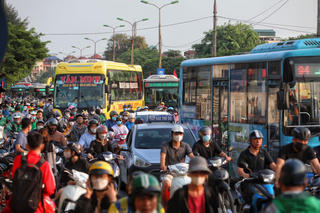 [ẢNH] Người dân quay lại Thủ đô sau dịp lễ, nơi đông đúc nơi vắng vẻ