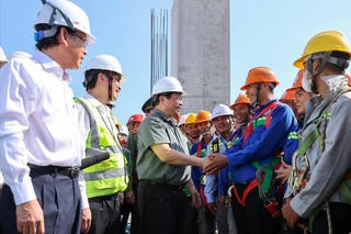 Thủ tướng chỉ đạo chăm lo, hỗ trợ người lao động làm việc trên công trường trong dịp Tết