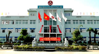 Bệnh nhân ngã trong nhà vệ sinh: Bệnh viện nói rạn xương, người nhà nói gãy chân