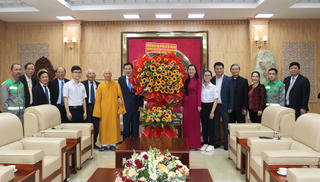 Đoàn đại diện các tầng lớp nhân dân trong tỉnh đến thăm, chúc mừng Tỉnh ủy Quảng Ngãi