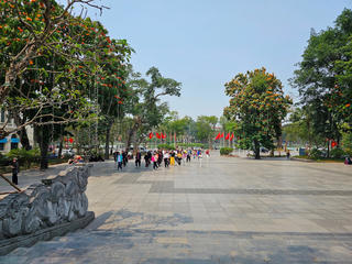 Vườn hoa Lý Thái Tổ trước khi di dời cây xanh để cải tạo