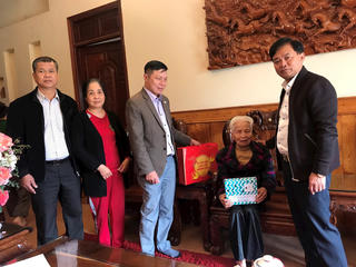 Lâm Đồng: Ủy ban MTTQ Việt Nam TP Đà Lạt thăm, tặng quà Mẹ Việt Nam anh hùng