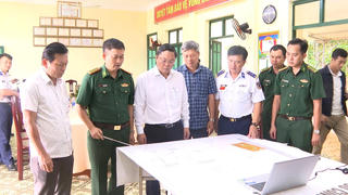 Tìm kiếm xuyên đêm để cứu các ngư dân mất tích trên biển