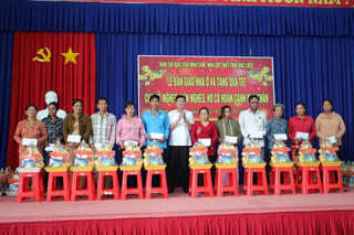 Bạc Liêu bàn giao 27 căn nhà cho hộ nghèo