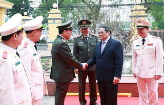 Thủ tướng thăm, kiểm tra công tác ứng trực của công an ở Hà Nội