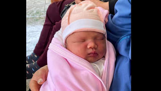 Quảng Ninh: Tìm người thân cho bé sơ sinh bị bỏ rơi ở chân cầu