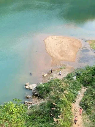 Lào Cai: Cùng bạn lội qua suối, nam sinh bị đuối nước