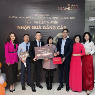 Khách hàng VIP của VPBank được nhận kim cương