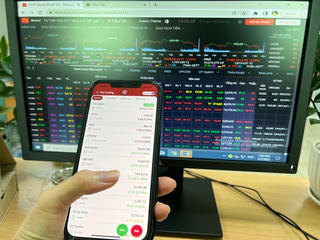 Phát triển minh bạch thị trường chứng khoán