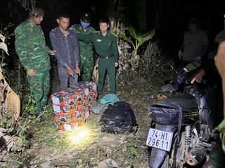 Quảng Trị: Bắt quả tang người đàn ông chở pháo lậu lúc nửa đêm